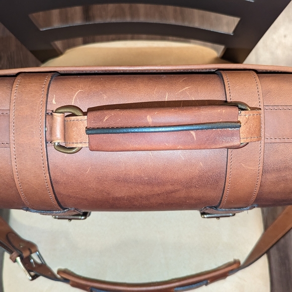 Korchmar Garfield Leather Laptop Briefcase - Picture 3 of 15